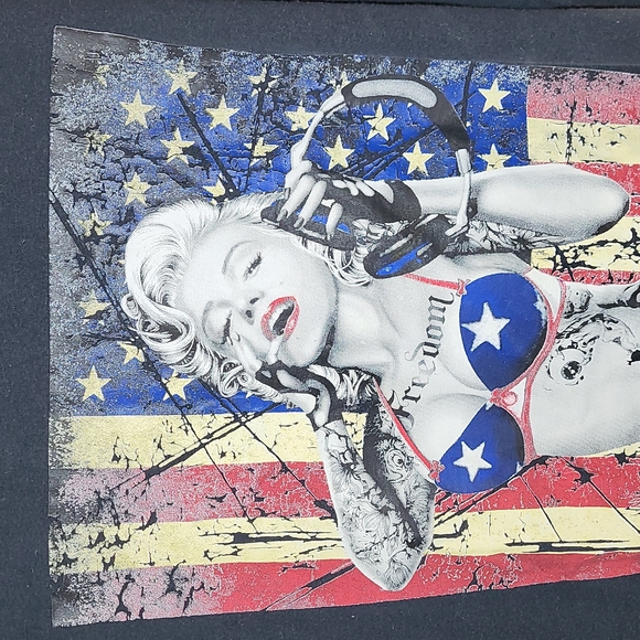Men's Marilyn Monroe Graphic T-shirt - Picture 5 of 16